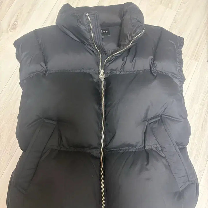 [BUNJANG] Guess Black Padded Vest / 게스 블랙 패딩 조끼