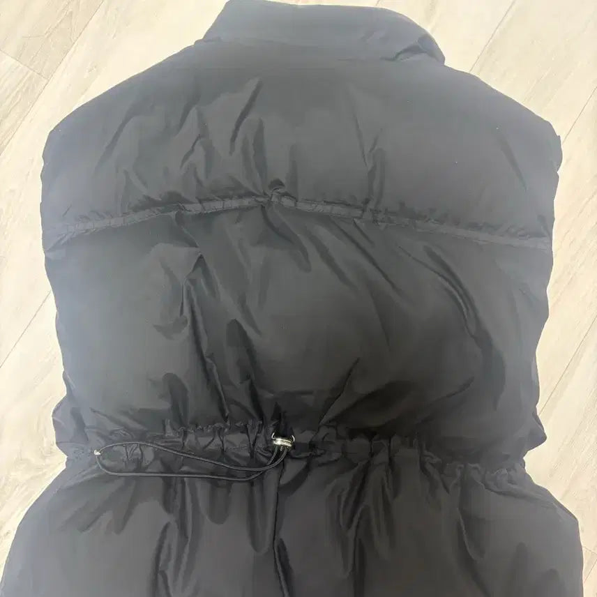 [BUNJANG] Guess Black Padded Vest / 게스 블랙 패딩 조끼