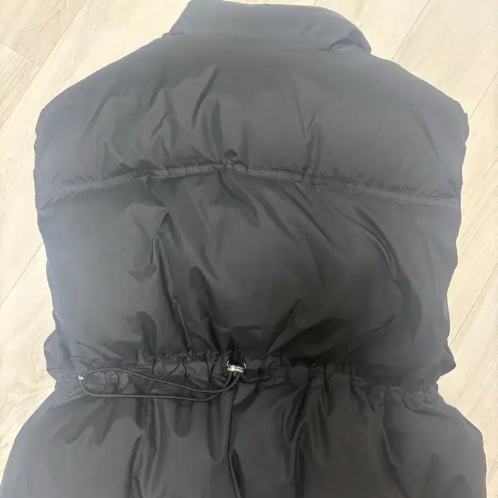 [BUNJANG] Guess Black Padded Vest / 게스 블랙 패딩 조끼