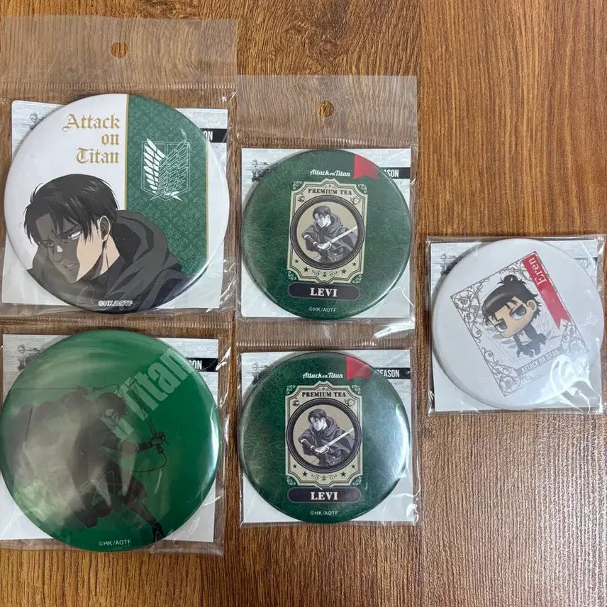 [SOLD OUT] (새상품,일괄) 진격의거인 진격거 리바이,에렌 캔뱃지