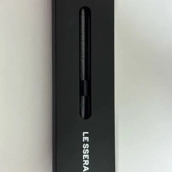 [BUNJANG] LE SSERAFIM Fearless Debut Showcase Light Stick / 르세라핌 피어레스 데뷔 쇼케이스 스틱 응원봉