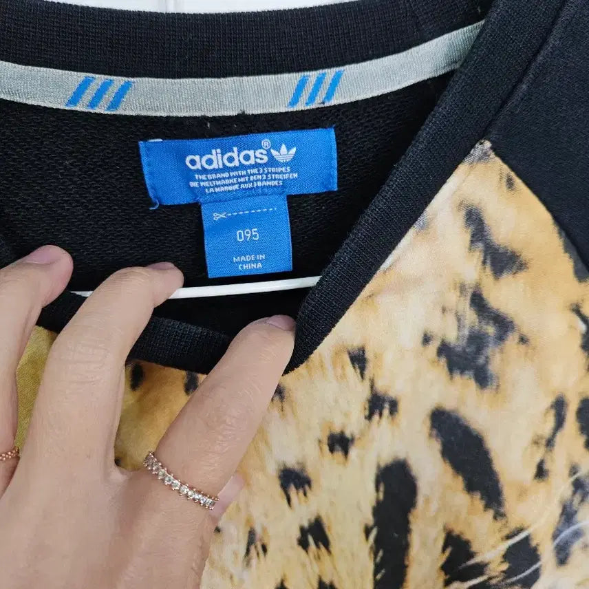 [BUNJANG] Adidas Tiger Print Sweatshirt Black / 아디다스 호랑이 프린팅 맨투맨 블랙