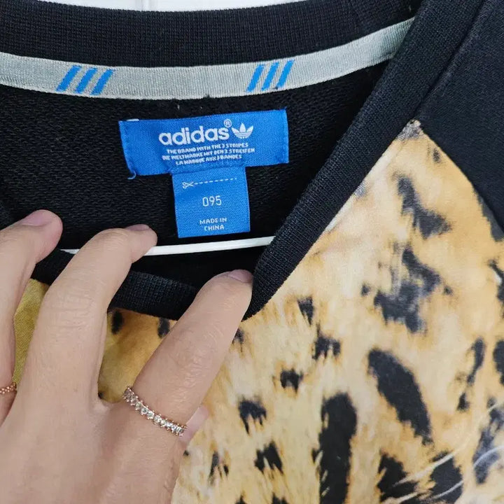 [BUNJANG] Adidas Tiger Print Sweatshirt Black / 아디다스 호랑이 프린팅 맨투맨 블랙