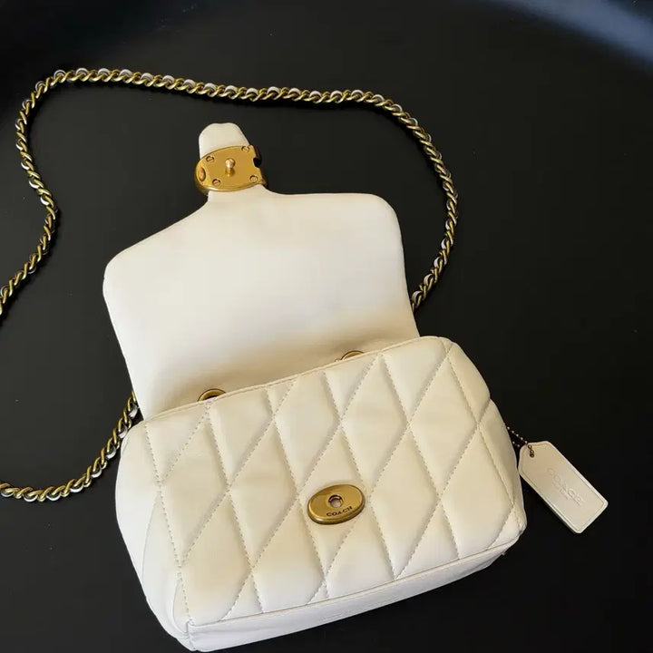 [BUNJANG] Coach Tevi Top Handle Bag with Quilting CCC12 White / 코치 테비 탑 핸들백 위드 퀄팅 CCC12 화이트 새상품