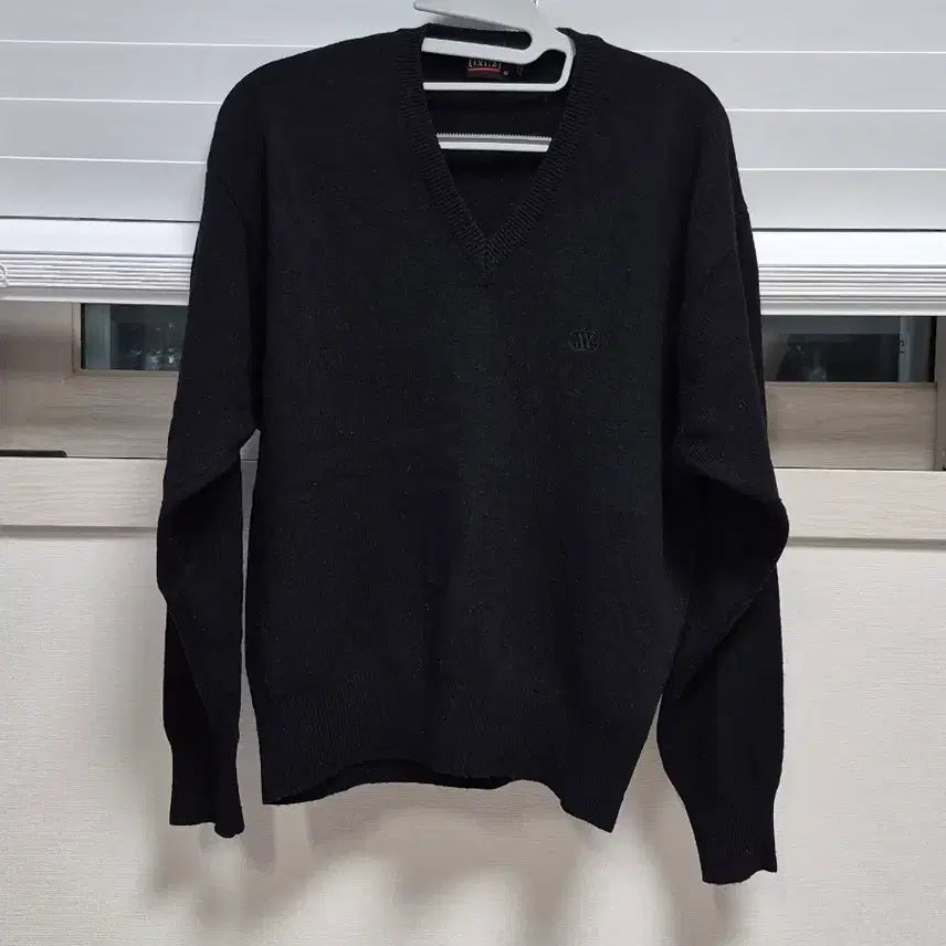 [BUNJANG] ixiz V-Neck Knit Sweater / [ixiz] 여성 V넥 니트 판매합니다(사이즈: M/색상: 블랙)
