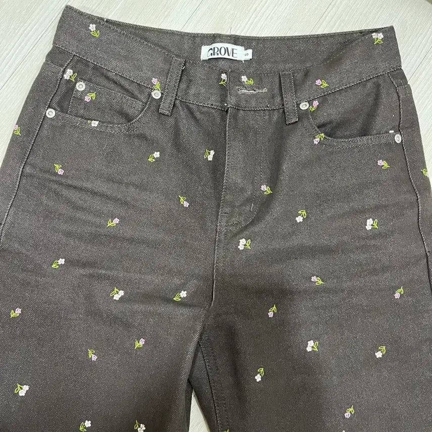 [SOLD OUT] 그로브 니키 플라워 데님 팬츠 브라운