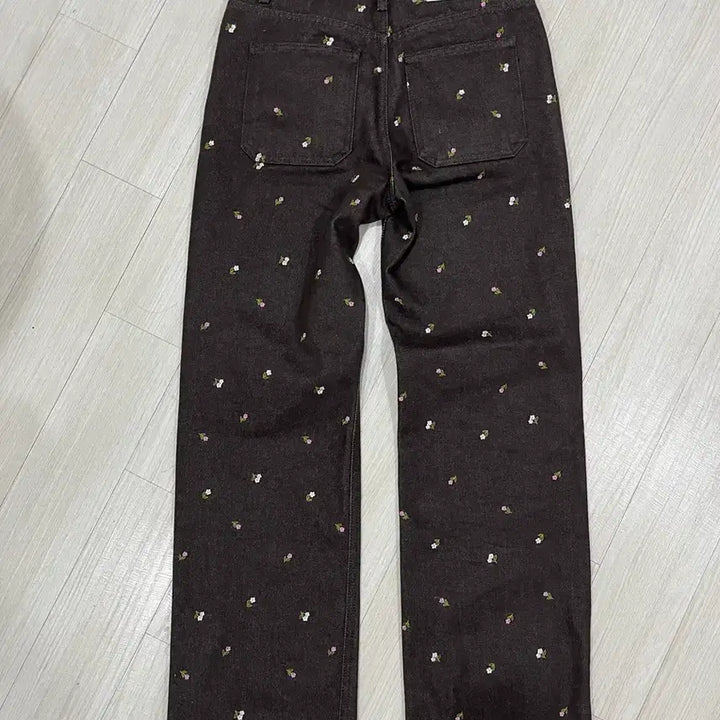 [SOLD OUT] 그로브 니키 플라워 데님 팬츠 브라운
