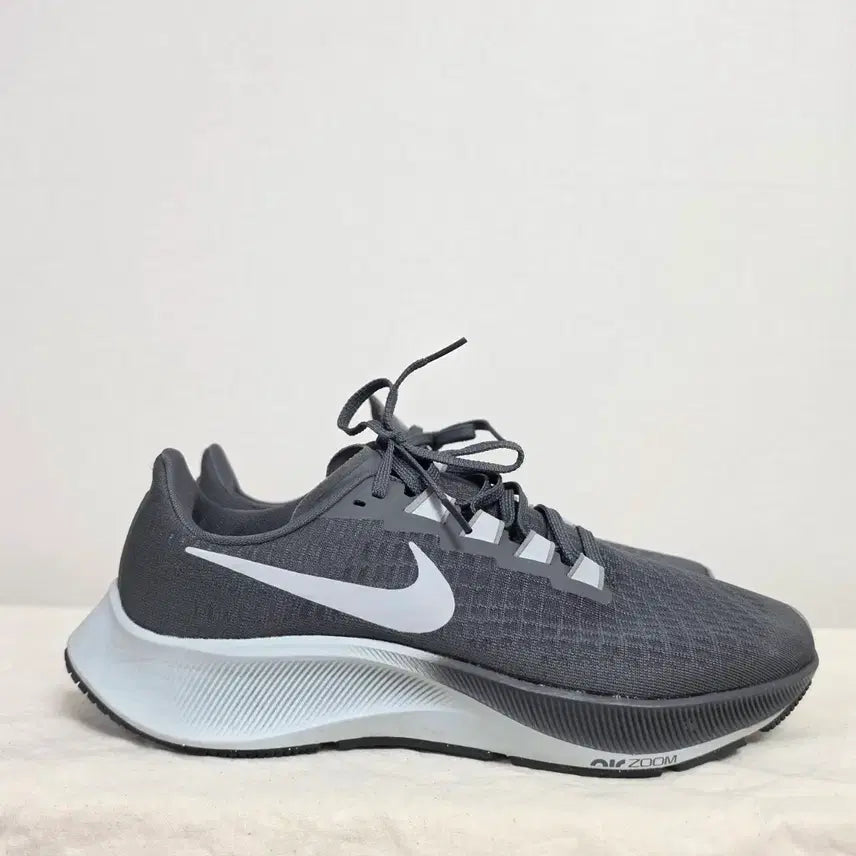 [BUNJANG] Nike Air Zoom Pegasus 37 Running Shoes (Size 260) / 260나이키 에어 줌 페가수스37 런닝화 -696
