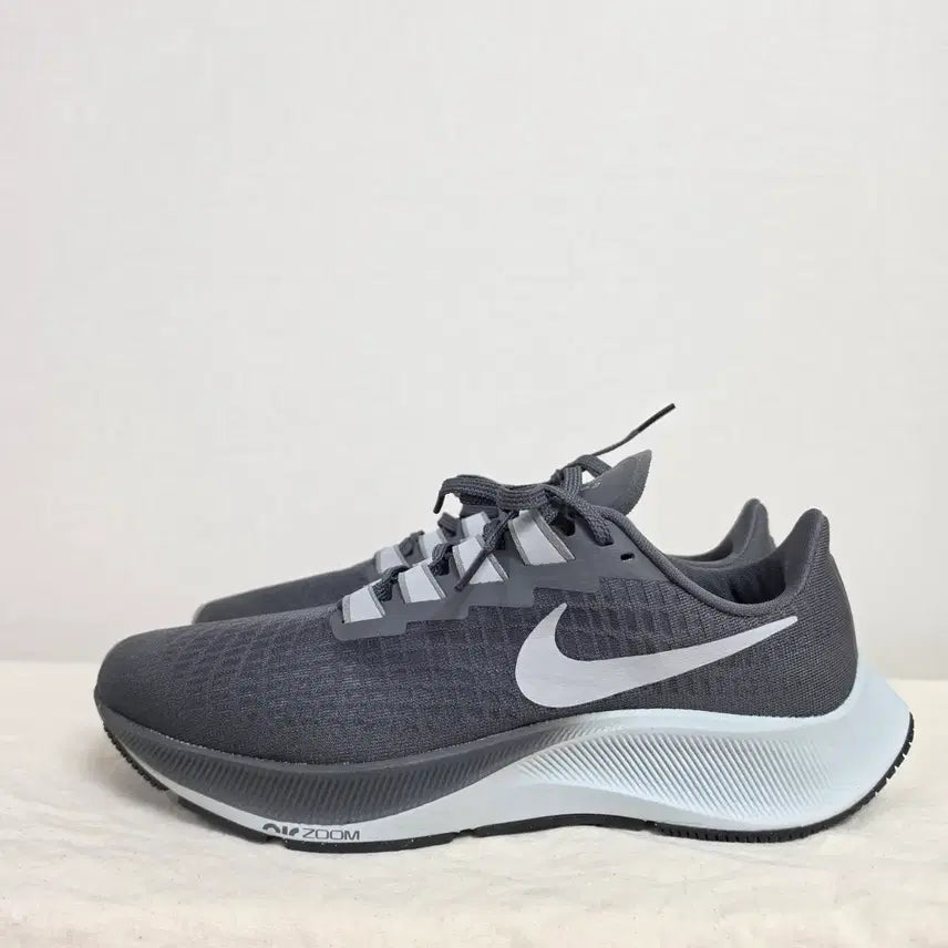 [BUNJANG] Nike Air Zoom Pegasus 37 Running Shoes (Size 260) / 260나이키 에어 줌 페가수스37 런닝화 -696