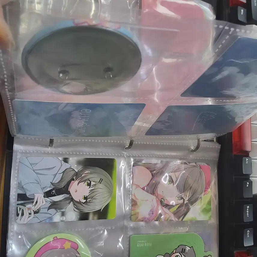 [BUNJANG] Isegye Idol Photocard Binder Book Set / 이세계아이돌 팝업봤 포토카드 바인더북+(포토카드/북마크홀더/캔뱃지)set