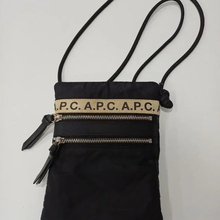 [SOLD OUT] A.P.C 아페쎄 블랙 미니 크로스백