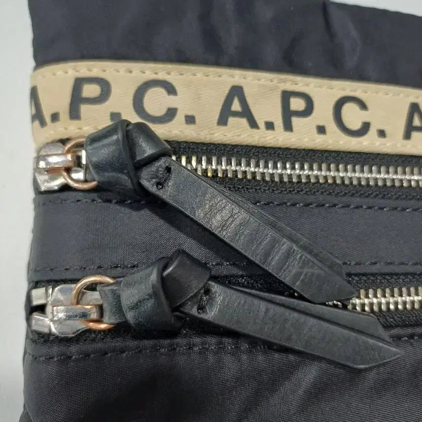 [SOLD OUT] A.P.C 아페쎄 블랙 미니 크로스백