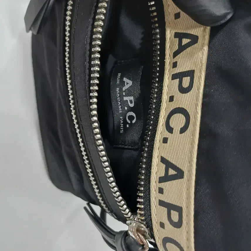 [SOLD OUT] A.P.C 아페쎄 블랙 미니 크로스백