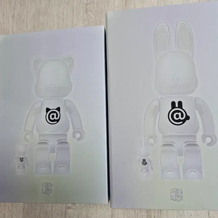 [BUNJANG] Raebrik Nyabrick Limited Edition Bearbrick 400% Set / 래브릭,냐브릭 한정판 베어브릭 2종 세트