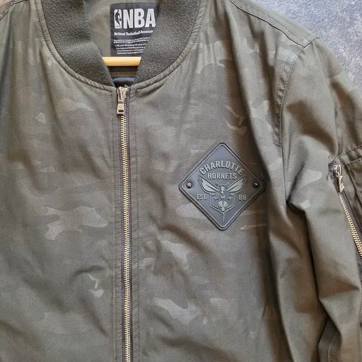 [BUNJANG] NBA Charlotte Hornets Camo Long Jacket - M / NBA 샬롯 호네츠 카모 롱 자켓 -M
