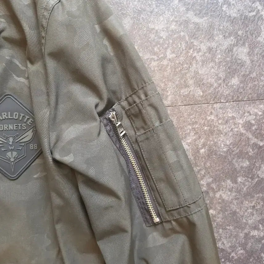 [BUNJANG] NBA Charlotte Hornets Camo Long Jacket - M / NBA 샬롯 호네츠 카모 롱 자켓 -M