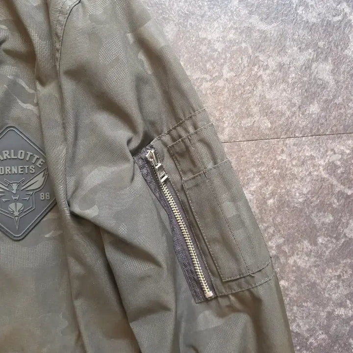 [BUNJANG] NBA Charlotte Hornets Camo Long Jacket - M / NBA 샬롯 호네츠 카모 롱 자켓 -M