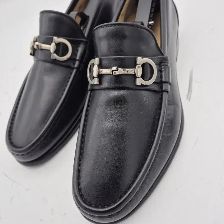 [BUNJANG] Ferragamo Black Gancini Loafers Men&