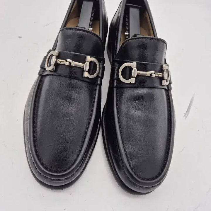 [BUNJANG] Ferragamo Black Gancini Loafers Men&