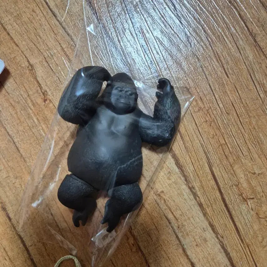 [BUNJANG] Lying Gorilla Figure / 누워있는 고릴라 가챠