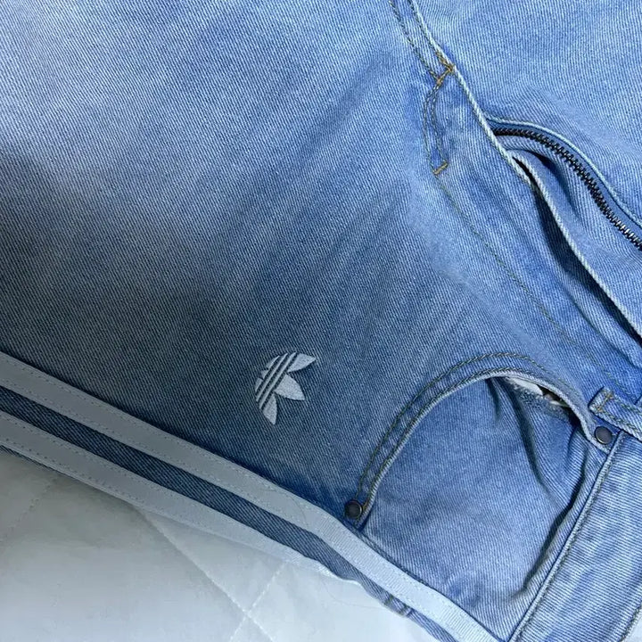[BUNJANG] Adidas Denim Jeans / 태국 아디다스 스트라이프 연청데님 25