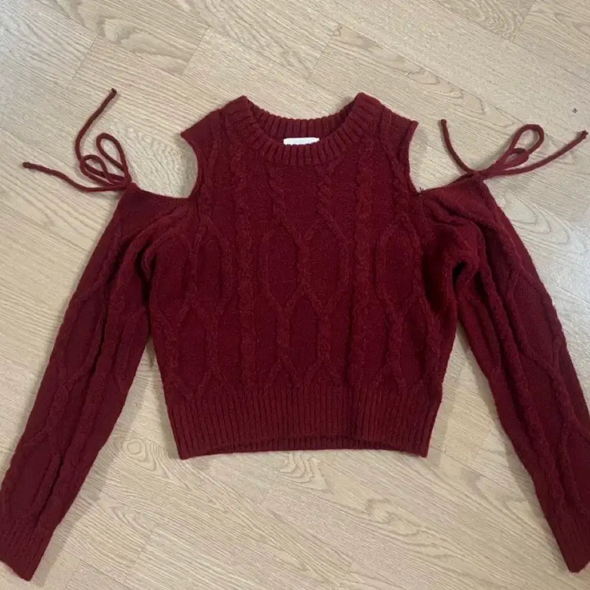 [BUNJANG] Wine Red Cable Knit Off-Shoulder Long Sleeve Sweater / 와인색 케이블 니트 오프숄더 긴팔