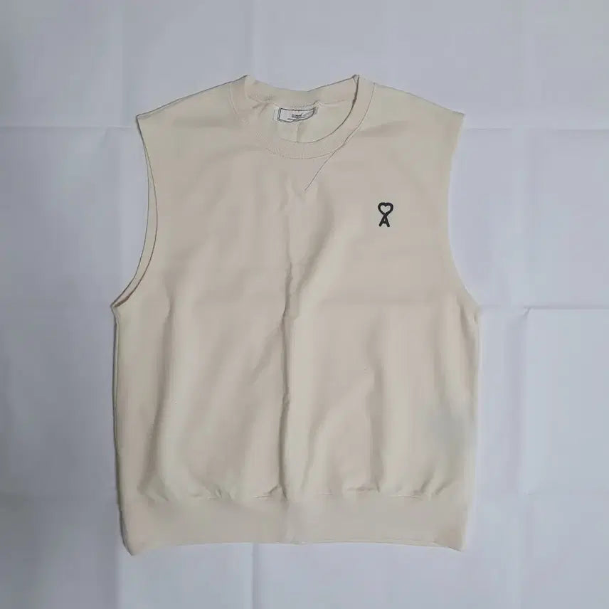 [BUNJANG] Ami Small Heart Logo Vest Ivory / 아미 스몰 하트 로고 베스트 아이보리