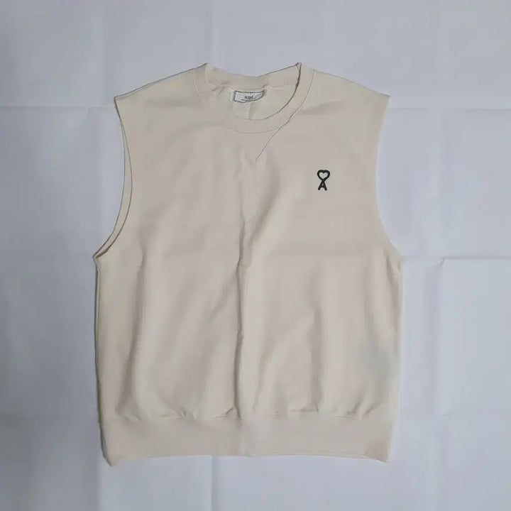 [BUNJANG] Ami Small Heart Logo Vest Ivory / 아미 스몰 하트 로고 베스트 아이보리