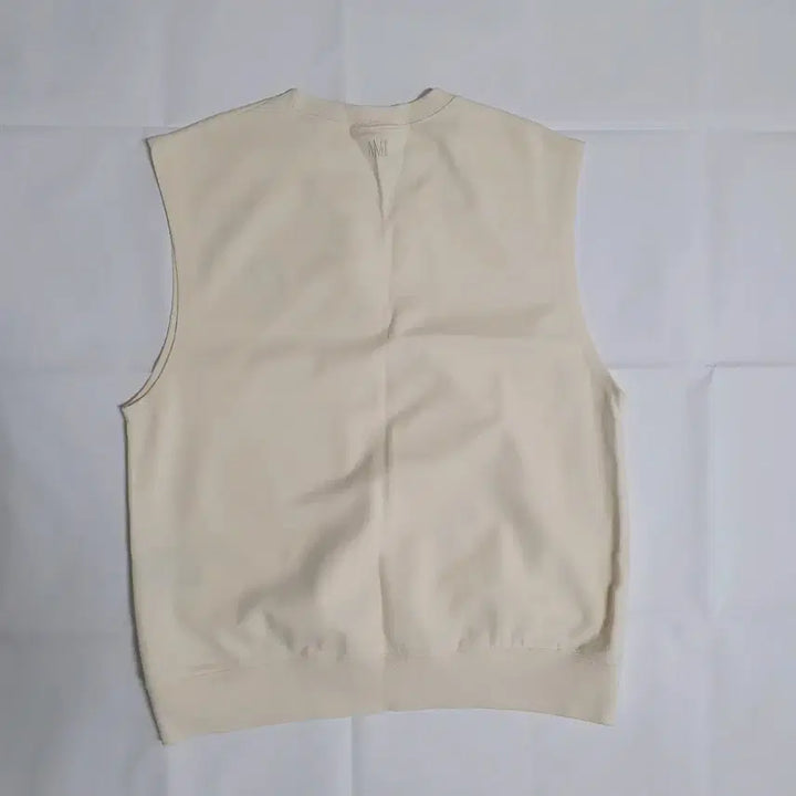 [BUNJANG] Ami Small Heart Logo Vest Ivory / 아미 스몰 하트 로고 베스트 아이보리