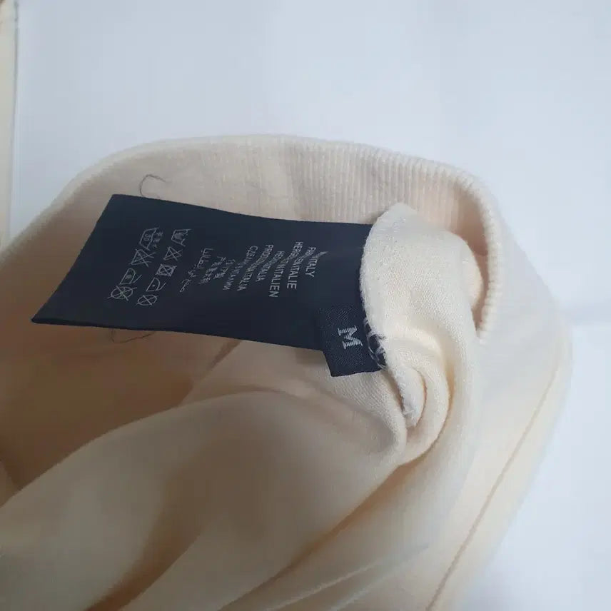 [BUNJANG] Ami Small Heart Logo Vest Ivory / 아미 스몰 하트 로고 베스트 아이보리