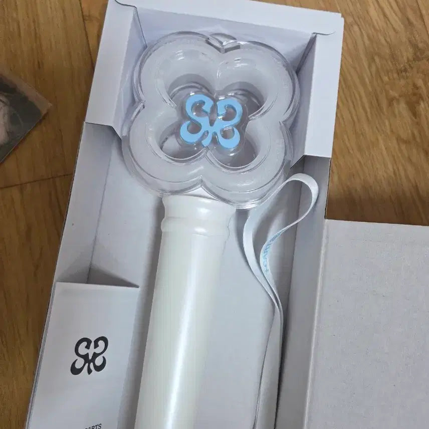 [SOLD OUT] 하츠투하츠 응원봉 (주은 포카 포함)