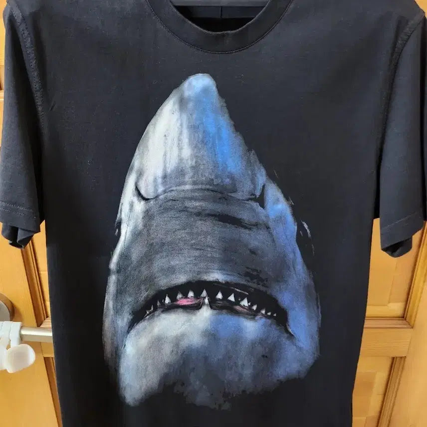 [BUNJANG] Givenchy Shark Print Short Sleeve T-Shirt Black M / 지방시 샤크 반팔 티셔츠 블랙 M
