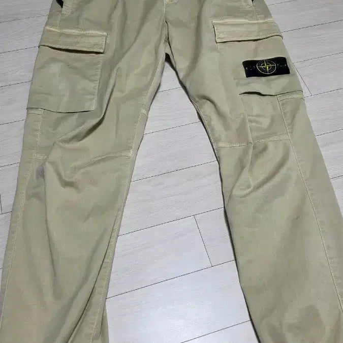 [SOLD OUT] 스톤 아일랜드 23FW 올드이펙트 카고팬츠 34사이즈 에크루