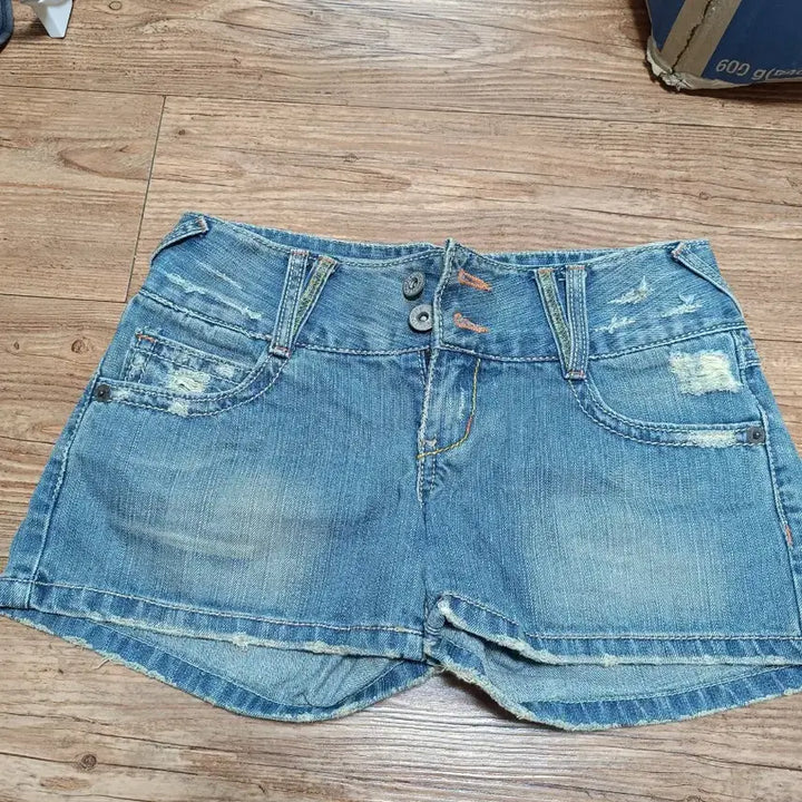 [BUNJANG] Two-Button Washed Denim Shorts (Size 28) / 28 투버튼 청반바지