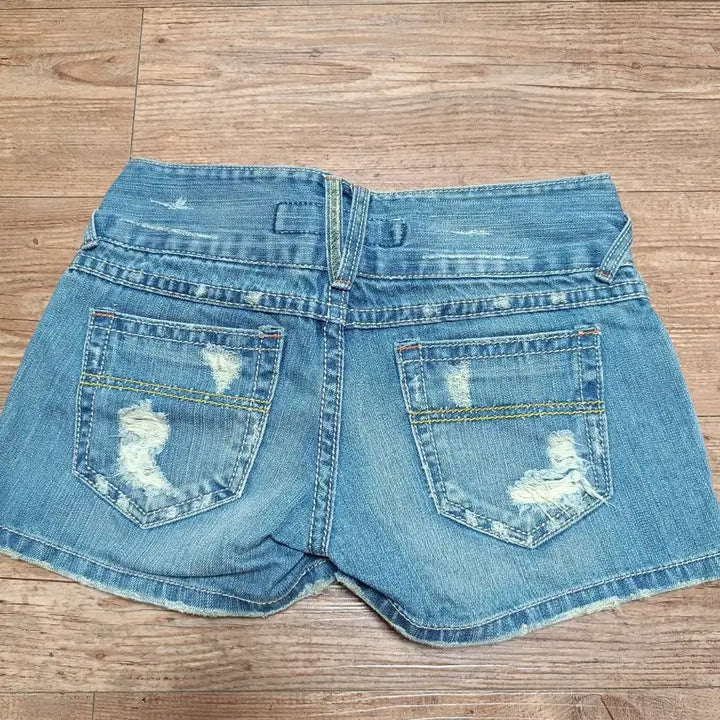 [BUNJANG] Two-Button Washed Denim Shorts (Size 28) / 28 투버튼 청반바지