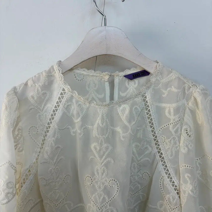 [BUNJANG] Anna Sui Ivory Lace Blouse / 안나수이 아이보리 레이스 블라우스