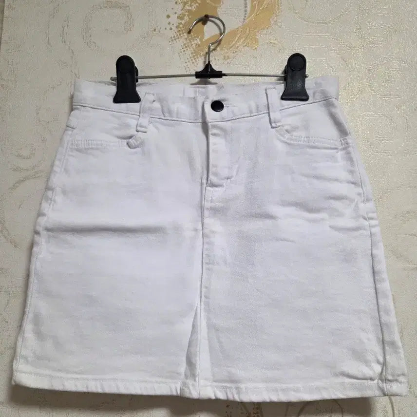 [BUNJANG] White Mini Skirt with Front Slit / 화이트 미니스커트