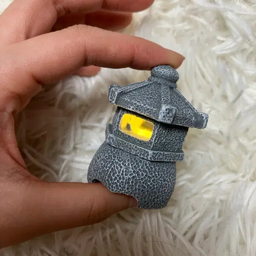 [BUNJANG] Illuminating Stone Lantern Gacha Miniature - New / 불이 켜지는 석등 가챠 새상품