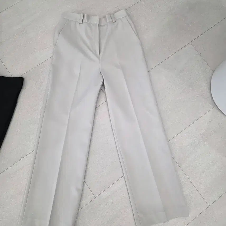 [BUNJANG] 르 Straight Slacks (Light Grey) - Size S / 르(le) straight slacks (light grey), S