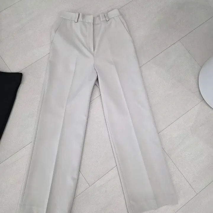 [BUNJANG] 르 Straight Slacks (Light Grey) - Size S / 르(le) straight slacks (light grey), S