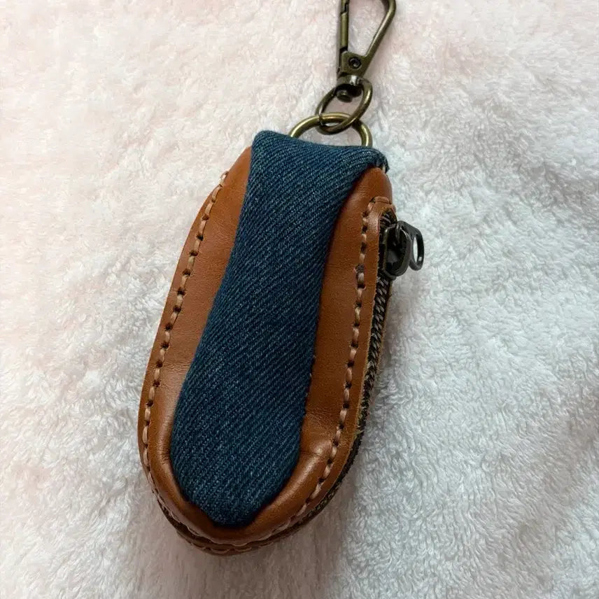 [BUNJANG] Vintage Leather AirPod Case Keychain / 일본 가죽 빈티지 키링 Vintage keyring