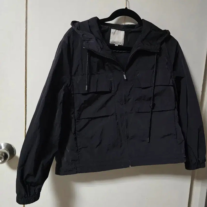 [BUNJANG] SeleShop Black Hooded Windbreaker Jacket (Free Size) / 셀레샵. 블랙 후드 바람막이 ㅡ프리