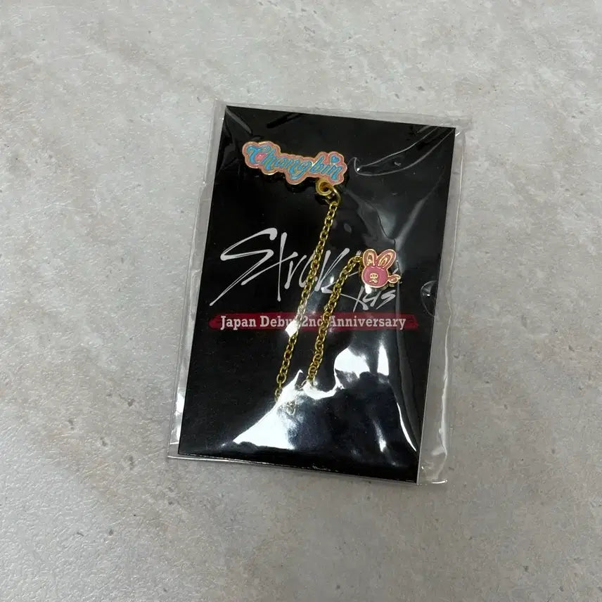 [BUNJANG] Stray Kids Japanese Pig Rabbit Badge / 스트레이키즈 일본 돼끼 뱃지
