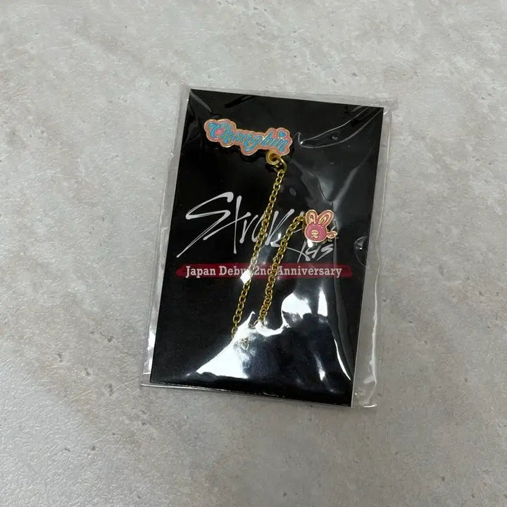 [BUNJANG] Stray Kids Japanese Pig Rabbit Badge / 스트레이키즈 일본 돼끼 뱃지