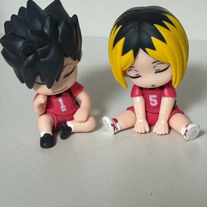 [BUNJANG] Haikyu Kenma and Kuroo Shoulder-Hugging Figures Bundle Set / 하이큐 켄마 쿠로 어깨쿵 (일괄)