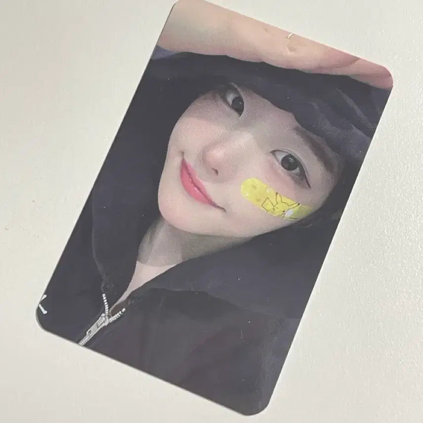 [BUNJANG] QWER Hina POB Photocard / QWER 히나 미공포 케이팝스토어 미공포