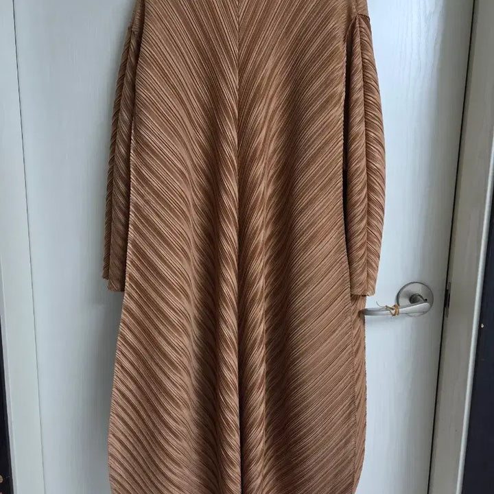 [BUNJANG] Yoice Brown Pleated Long Cardigan / 요이츠 모임룩 브라운 플리츠 롱 가디건