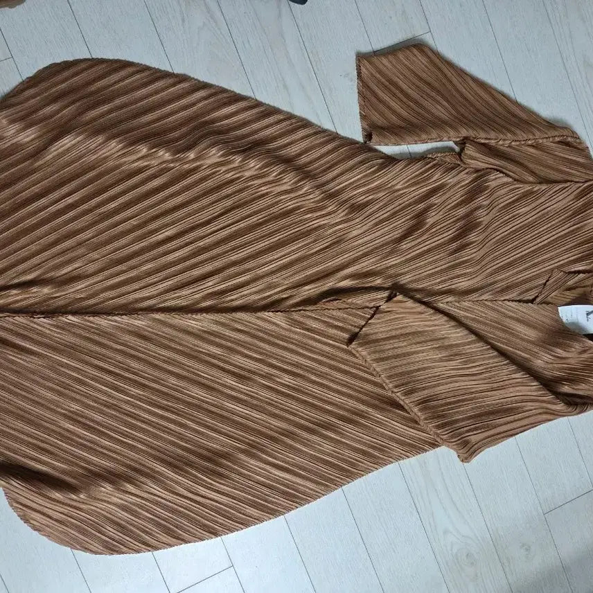 [BUNJANG] Yoice Brown Pleated Long Cardigan / 요이츠 모임룩 브라운 플리츠 롱 가디건