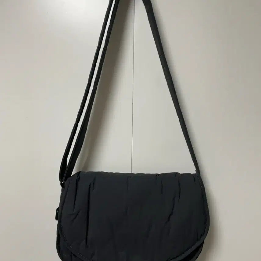 [BUNJANG] MAJI UNTITLED S. Runners Bag Charcoal Gray / [마지언타이틀 S.러너스백 / 차콜그레이]