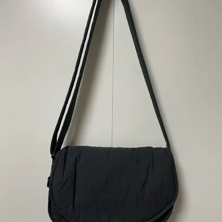 [BUNJANG] MAJI UNTITLED S. Runners Bag Charcoal Gray / [마지언타이틀 S.러너스백 / 차콜그레이]